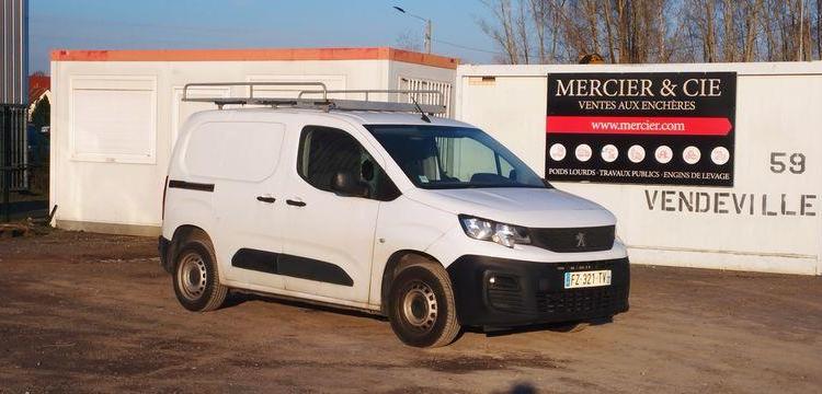 PEUGEOT PARTNER  1,5 BLUEHDI 100 CV – AN  2021 – 61697 KM AVEC GALERIE BLANC FZ-321-TV