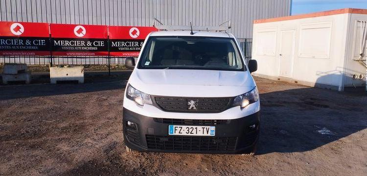 PEUGEOT PARTNER  1,5 BLUEHDI 100 CV – AN  2021 – 61697 KM AVEC GALERIE BLANC FZ-321-TV