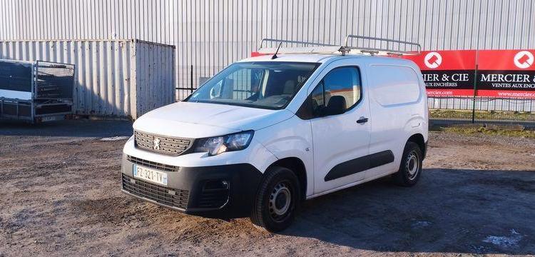 PEUGEOT PARTNER  1,5 BLUEHDI 100 CV – AN  2021 – 61697 KM AVEC GALERIE BLANC FZ-321-TV