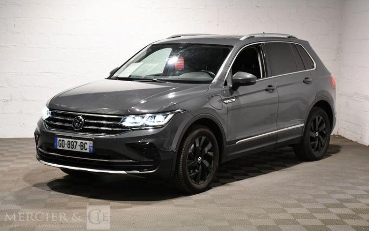 VOLKSWAGEN TIGUAN GRIS GD-897-BC