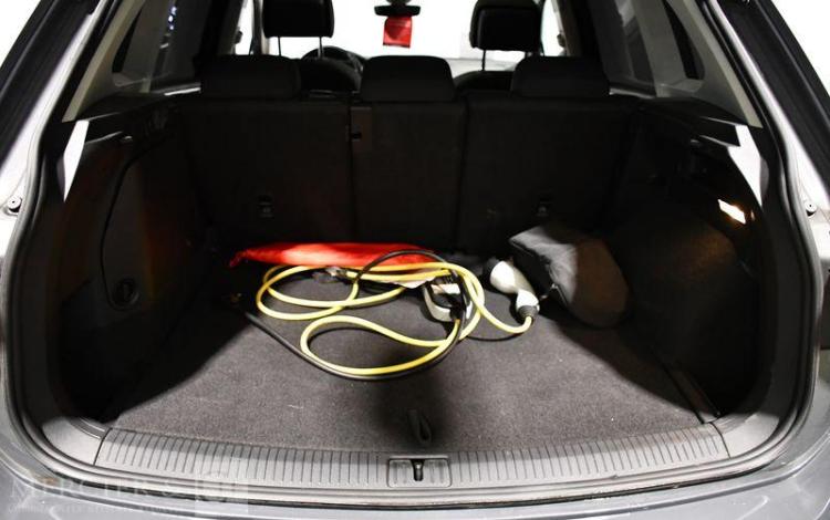 VOLKSWAGEN TIGUAN GRIS GD-897-BC