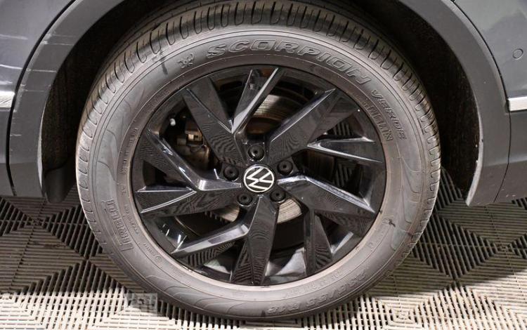 VOLKSWAGEN TIGUAN GRIS GD-897-BC