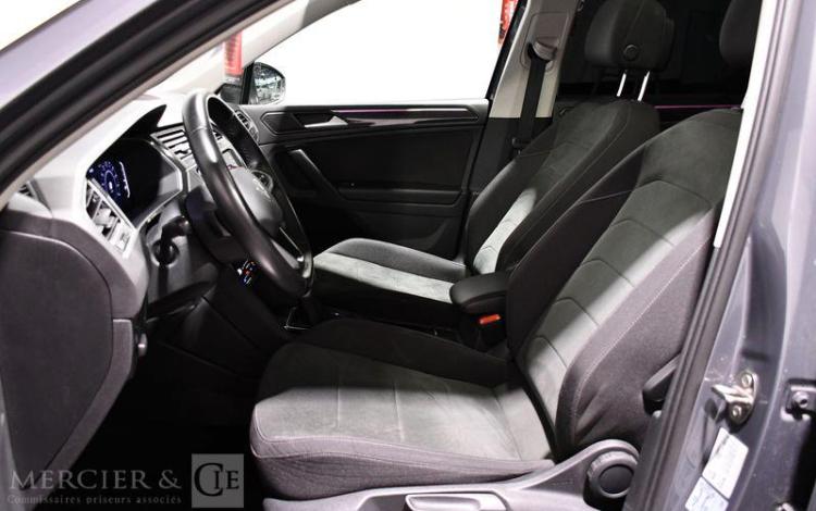VOLKSWAGEN TIGUAN GRIS GD-897-BC