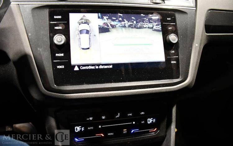 VOLKSWAGEN TIGUAN GRIS GD-897-BC