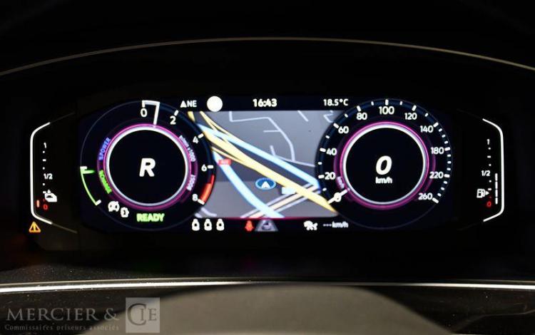 VOLKSWAGEN TIGUAN GRIS GD-897-BC