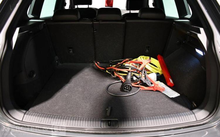 VOLKSWAGEN TIGUAN GRIS GL-582-FC