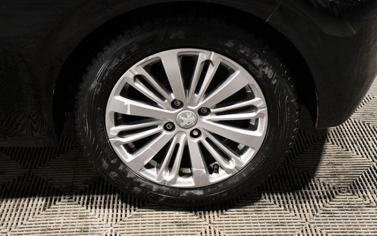 PEUGEOT 208 1.2 PURETECH 70 ACTIVE NOIR GR-652-BP