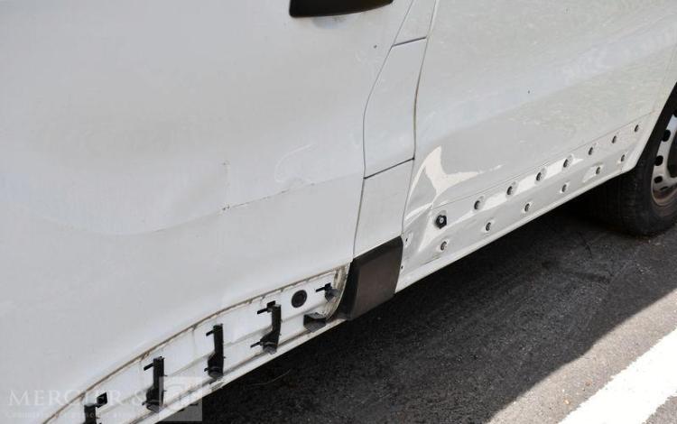 RENAULT TRAFIC BLANC GS-965-JP