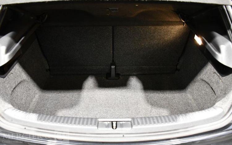 VOLKSWAGEN SCIROCCO 2,0 TDI 140 CARAT NOIR GV-021-JS