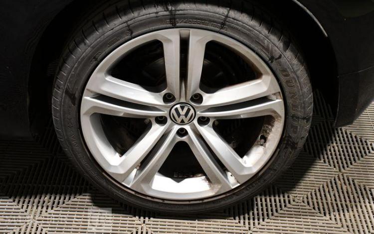 VOLKSWAGEN SCIROCCO 2,0 TDI 140 CARAT NOIR GV-021-JS