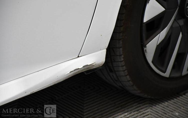 PEUGEOT 208 BLANC GV-194-KR