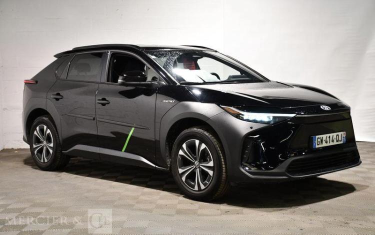 TOYOTA BZ4X NOIR GW-414-QJ
