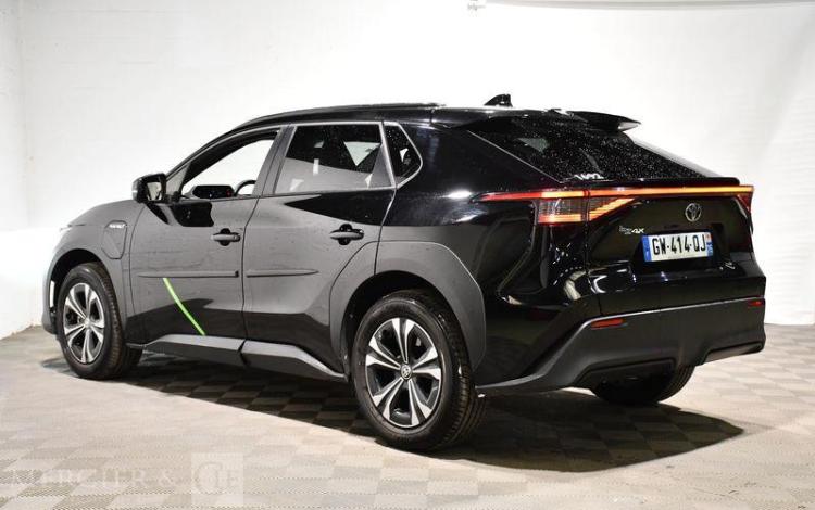 TOYOTA BZ4X NOIR GW-414-QJ