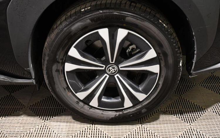 TOYOTA BZ4X NOIR GW-414-QJ