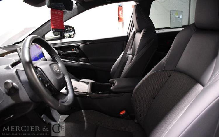TOYOTA BZ4X NOIR GW-414-QJ