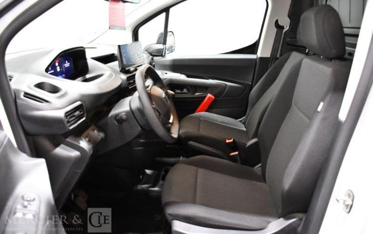 PEUGEOT PARTNER K9 BLANC GW-813-CD