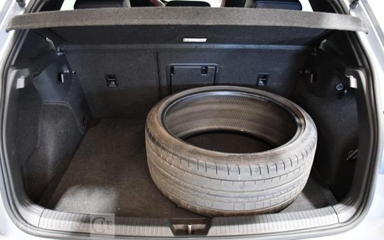 VOLKSWAGEN GOLF 8 GRIS GZ-126-VM
