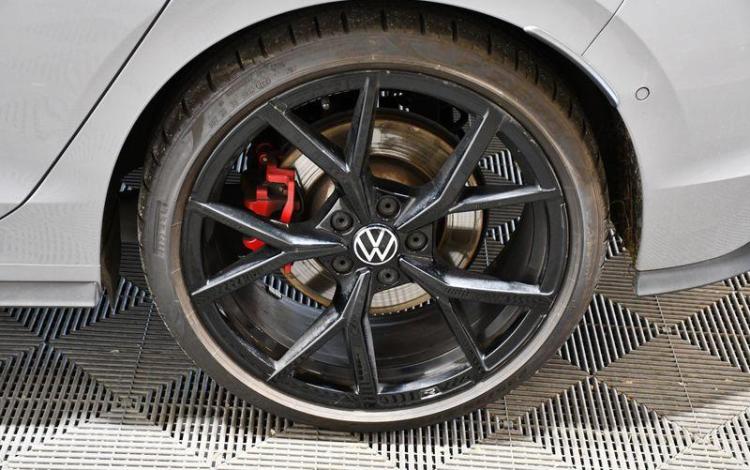 VOLKSWAGEN GOLF 8 GRIS GZ-126-VM
