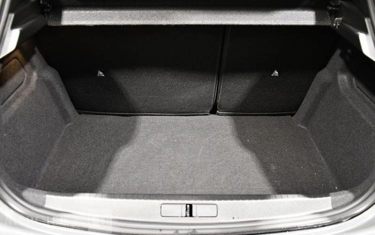 PEUGEOT 208 GRIS GZ-294-BV