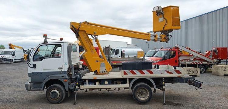 NISSAN CABSTAR AVEC NACELLE MULTITEL 145 ALU  490CAR59