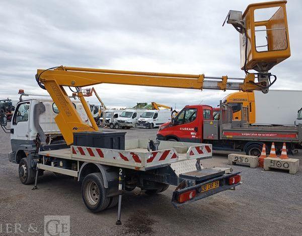 NISSAN CABSTAR AVEC NACELLE MULTITEL 145 ALU  490CAR59