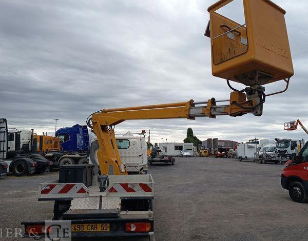NISSAN CABSTAR AVEC NACELLE MULTITEL 145 ALU  490CAR59