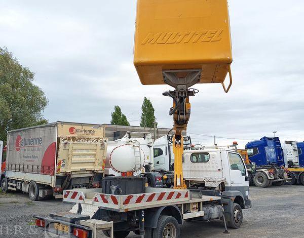 NISSAN CABSTAR AVEC NACELLE MULTITEL 145 ALU  490CAR59