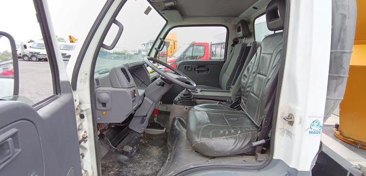 NISSAN CABSTAR AVEC NACELLE MULTITEL 145 ALU  490CAR59