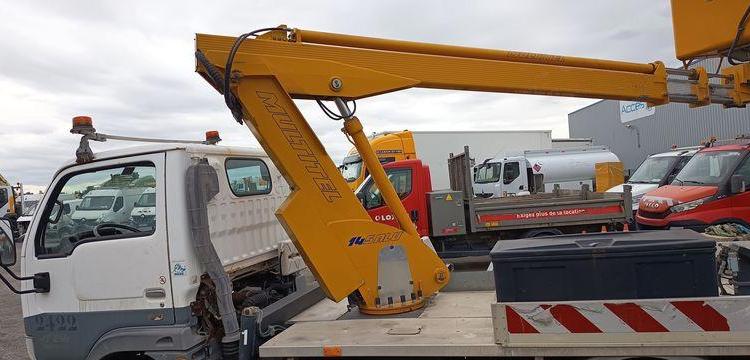 NISSAN CABSTAR AVEC NACELLE MULTITEL 145 ALU  490CAR59