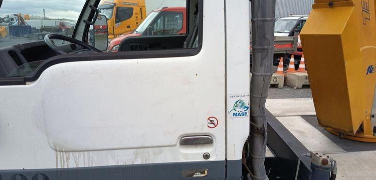 NISSAN CABSTAR AVEC NACELLE MULTITEL 145 ALU  490CAR59
