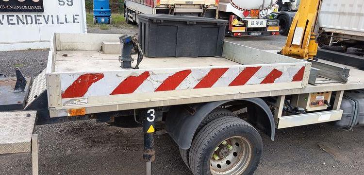 NISSAN CABSTAR AVEC NACELLE MULTITEL 145 ALU  490CAR59