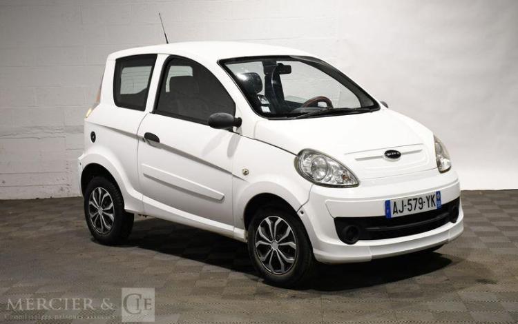 MICROCAR M-GO 0.5 10 INITIALE PROGRESS BVA BLANC AJ-579-YK