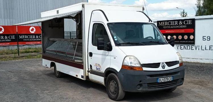 RENAULT MASTER 2 PHASE 3 2,5 DCI 120 CV EQUIPE BOUCHERIE – DIESEL – 113378 KMS – AN 2011 BLANC BJ-079-CX