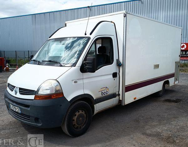 RENAULT MASTER 2 PHASE 3 2,5 DCI 120 CV EQUIPE BOUCHERIE – DIESEL – 113378 KMS – AN 2011 BLANC BJ-079-CX