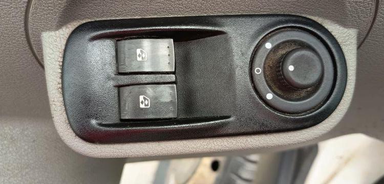 RENAULT MASTER 2 PHASE 3 2,5 DCI 120 CV EQUIPE BOUCHERIE – DIESEL – 113378 KMS – AN 2011 BLANC BJ-079-CX