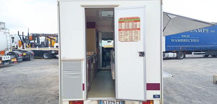 RENAULT MASTER 2 PHASE 3 2,5 DCI 120 CV EQUIPE BOUCHERIE – DIESEL – 113378 KMS – AN 2011 BLANC BJ-079-CX