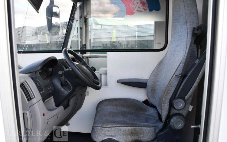 PEUGEOT CAMION MAGASIN PANORAMIQUE ETAL MOBIL 6,2 EQUIPE BOUCHERIE BLANC BS-045-KK