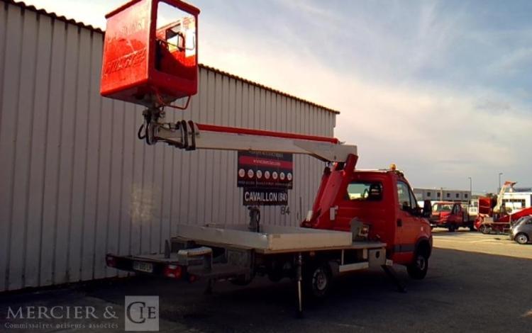 IVECO 35S11  NACELLE SUR VL 16M  2763H MULTITEL 160 ALU/DS ROUGE BY-680-LH