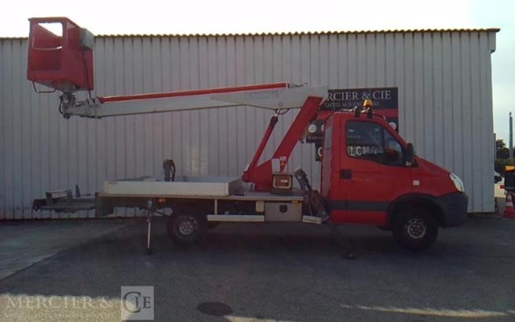 IVECO 35S11  NACELLE SUR VL 16M  2763H MULTITEL 160 ALU/DS ROUGE BY-680-LH