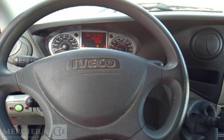IVECO 35S11  NACELLE SUR VL 16M  2763H MULTITEL 160 ALU/DS ROUGE BY-680-LH