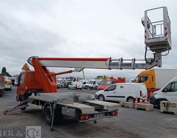 RENAULT MAXITY AVEC NACELLE MULTITEL MT222AZ 22M DIESEL – 3618 HEURES – 55167 KMS ROUGE CM-762-BD