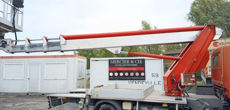 RENAULT MAXITY AVEC NACELLE MULTITEL MT222AZ 22M DIESEL – 3618 HEURES – 55167 KMS ROUGE CM-762-BD
