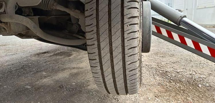 RENAULT MAXITY AVEC NACELLE MULTITEL MT222AZ 22M DIESEL – 3618 HEURES – 55167 KMS ROUGE CM-762-BD