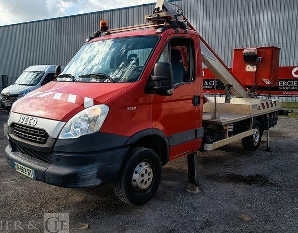 IVECO DAILY 35S11 AVEC NACELLE MULTITEL 160 ALU/DS – 16M – 2755 HEURES – 94713 KMS ROUGE CR-063-RT