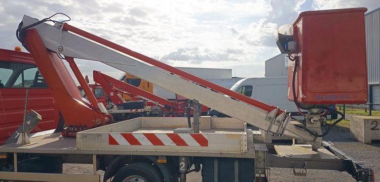 IVECO DAILY 35S11 AVEC NACELLE MULTITEL 160 ALU/DS – 16M – 2755 HEURES – 94713 KMS ROUGE CR-063-RT