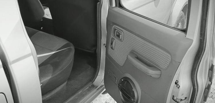 NISSAN KING CAB (D22) 2.5 TDi PICKUP DOUBLE CABINE 133CV – DIESEL – 110975 KMS GRIS CT-736-HD