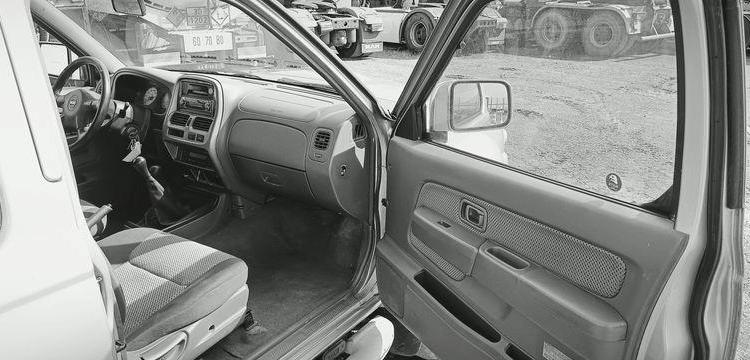 NISSAN KING CAB (D22) 2.5 TDi PICKUP DOUBLE CABINE 133CV – DIESEL – 110975 KMS GRIS CT-736-HD