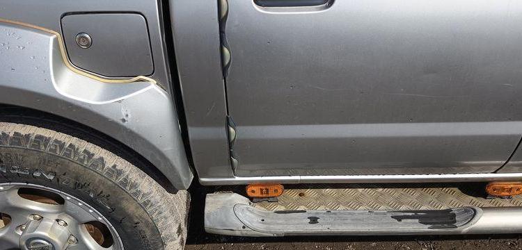 NISSAN KING CAB (D22) 2.5 TDi PICKUP DOUBLE CABINE 133CV – DIESEL – 110975 KMS GRIS CT-736-HD