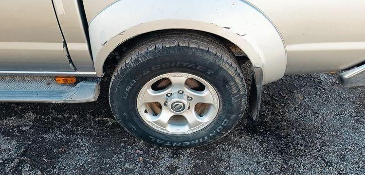 NISSAN KING CAB (D22) 2.5 TDi PICKUP DOUBLE CABINE 133CV – DIESEL – 110975 KMS GRIS CT-736-HD