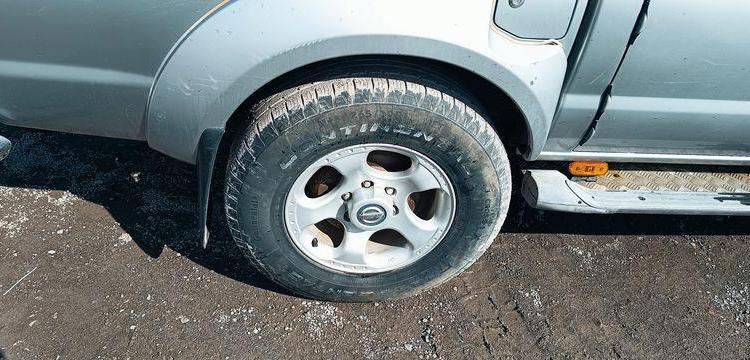 NISSAN KING CAB (D22) 2.5 TDi PICKUP DOUBLE CABINE 133CV – DIESEL – 110975 KMS GRIS CT-736-HD